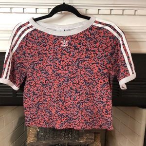 Addias stretchy cropped fit signature Athletic T-shirt size Medium